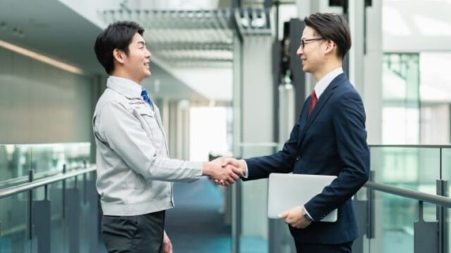 握手するビジネスマン